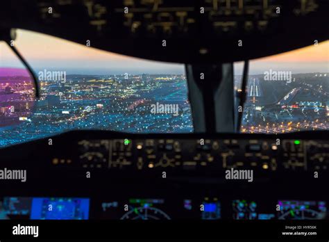 Cockpit view of Boeing 787 night landing into Los Angeles Stock Photo ...