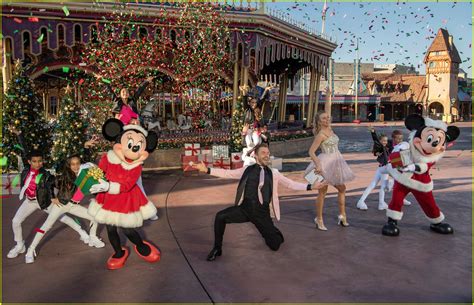 Disney Christmas Parade 2021 - Full Performers List Revealed!: Photo ...