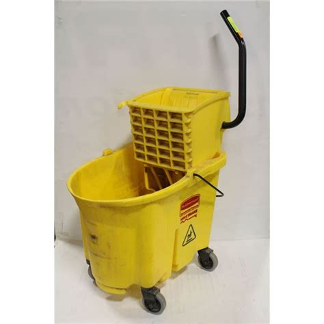 RUBBERMAID COMMERCIAL MOP BUCKET W/ WRINGER