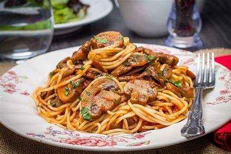 Spaghetti With Mushroom Tomato Sauce | Erren's Kitchen