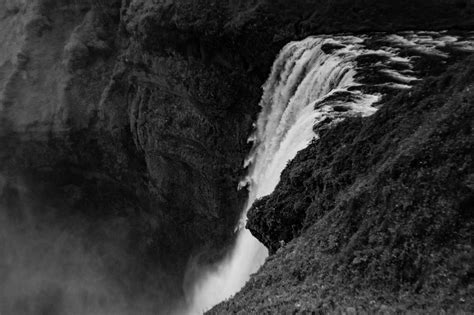 2560x1440 wallpaper | gray scale photo of waterfalls | Peakpx