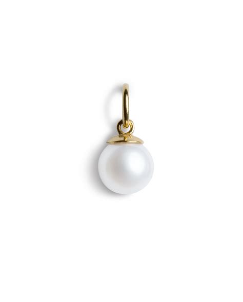 Small Pearl Pendant