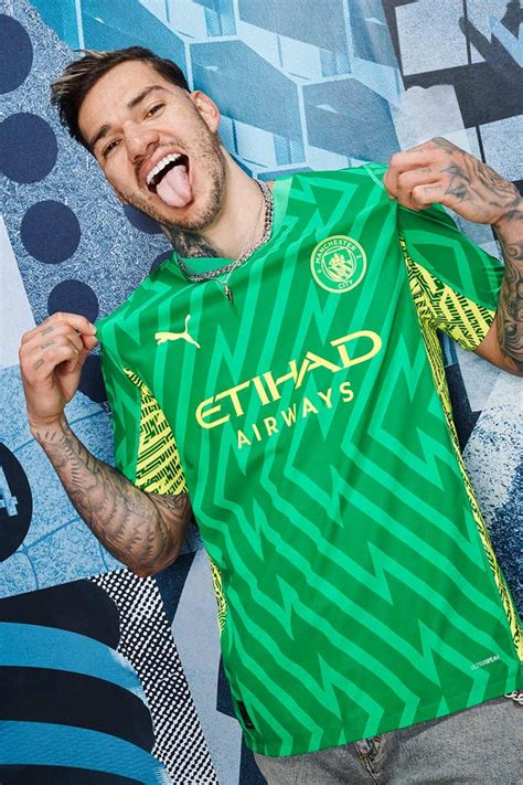 Manchester City and PUMA Unveil 2023/24 Home Jersey | Hypebeast