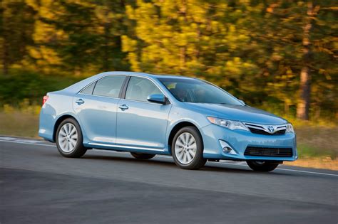 How To Almost Double Your Gas Mileage In a Toyota Camry XLE (Hint: Buy The Hybrid)