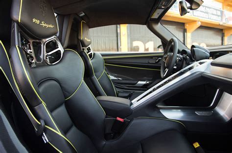 2015-Porsche-918-Spyder-interior-seats.jpg (2048×1360) | ONE SWEET RIDE ...