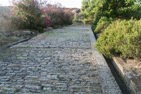 File:Greek street - III century BC - Porta Rosa - Velia - Italy.JPG - Wikipedia