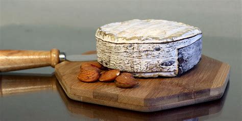 Can you eat the rind on Brie, other cheeses? | U.S. Dairy