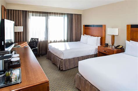 Hilton New York JFK Airport Hotel in New York (NY) - Room Deals, Photos ...