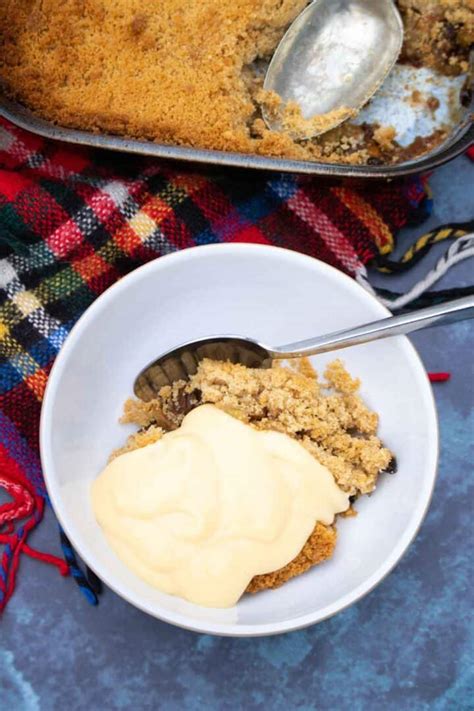 Christmas Crumble Recipe With Apple and Mincemeat - Tastefully Vikkie