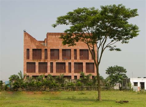 Dhaka International University Administrative Building / Archeground ...