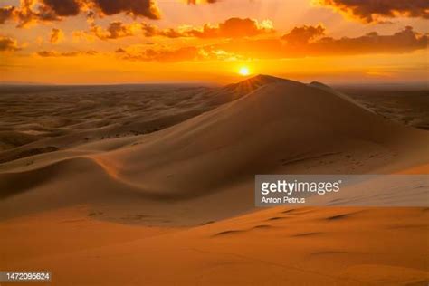 1,633 Dubai Sunset Desert Stock Photos, High-Res Pictures, and Images - Getty Images