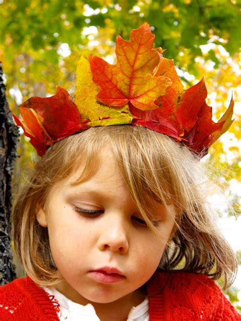 Twig and Toadstool: Autumn Maple Leaf Crowns | Autumn leaves craft, Fall crafts for kids, Leaf ...