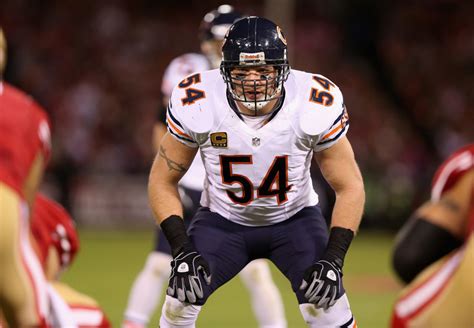 NFL World Reacts To Brian Urlacher's Controversial Comments - The Spun