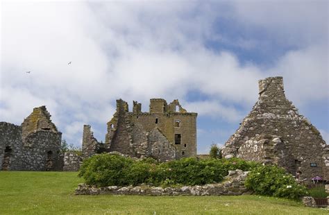 Dunnottar Castle Wallpaper HD Download