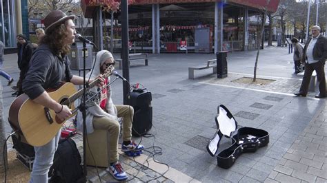 The 5 Best Places to Watch Buskers in Sydney, Australia