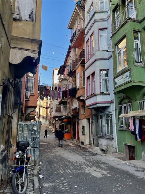 Istanbul, Tarlabashi quarter. One of the most dangerous places. - La Vie Zine