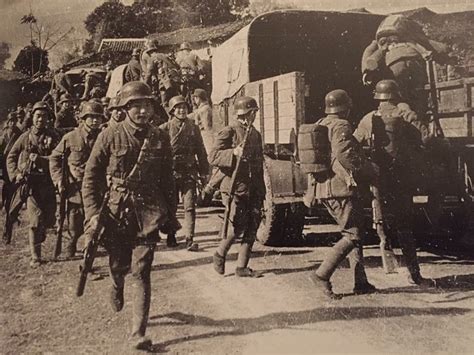 Chinese troops en route to Kunlun Pass, scene of major battle with Japan | Chinese history ...