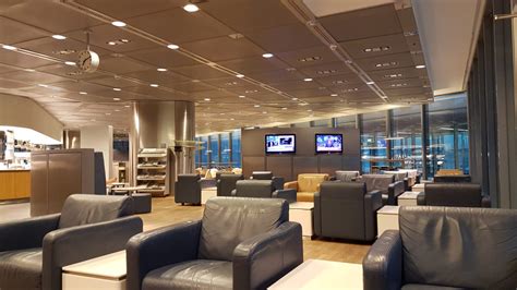 Lufthansa Business Class Lounge Frankfurt review - Passport & Palmtree