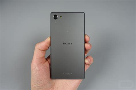 Sony Xperia Z5 Compact First Look and Tour!