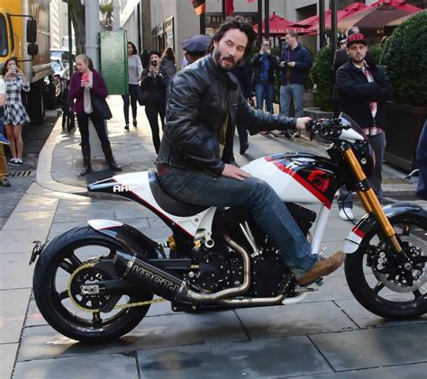 Keanu Reeves on his motorcycle for today show. Really smart guy : r ...