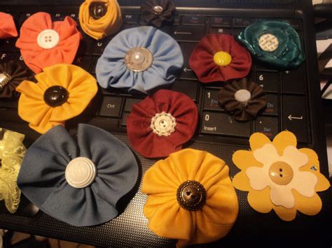 Homemade bias tape and fabric flowers. | Craft fairs, Crafts, Fabric flowers