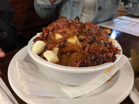 [OC] Montreal Smoked Meat Poutine : r/FoodPorn