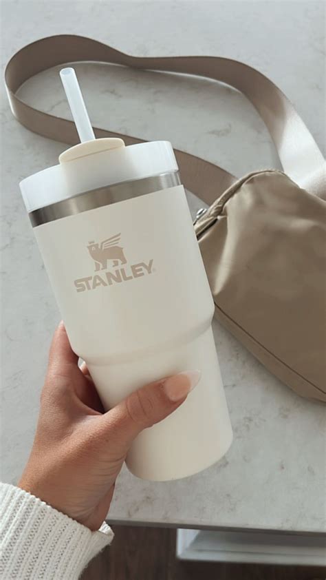 stanley tumbler, cream color | Stanley cup, Beige ästhetik, Jugendweihe geschenke