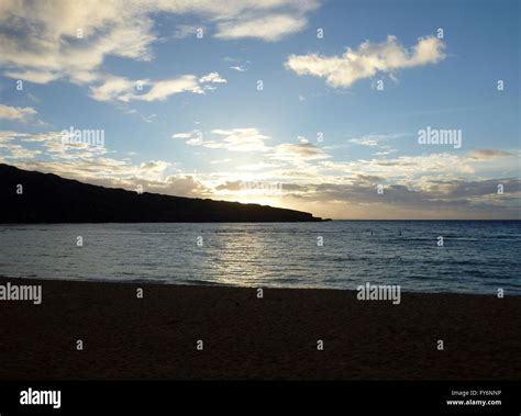 Sunrise over Hanauma Bay, beach and mountain Stock Photo - Alamy