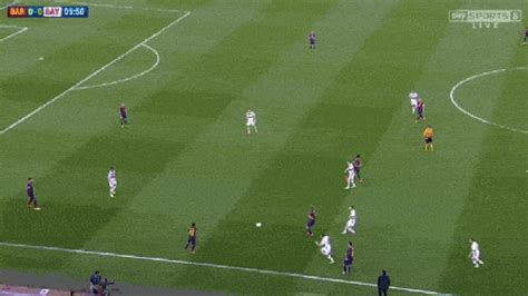 26 GIFs That Prove Lionel Messi Is A God