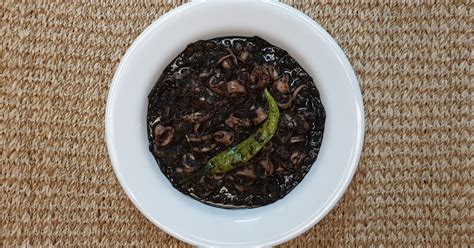 Tita Meg Cooks – Adobong Pusit (Squid Stewed in Vinegar)