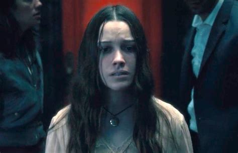 'The Haunting Of Hill House' Star Victoria Pedretti Returning For 'The Haunting Of Bly Manor'