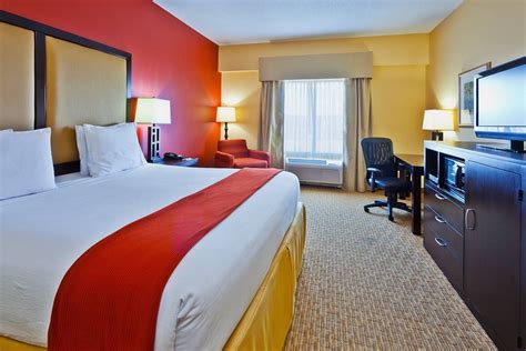 Holiday Inn Express & Suites Nashville-Opryland - Nashville, TN ...