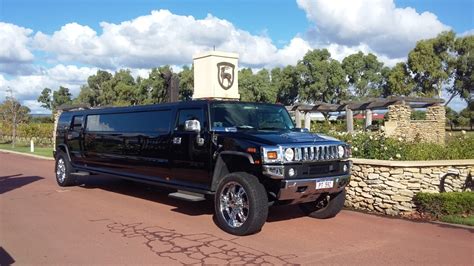 Black H2 Hummer limousine | Limousine Royalty