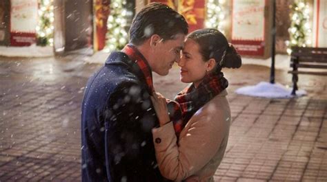 Twas the Night Before Christmas cast list: Torrey DeVitto, Zane Holtz ...