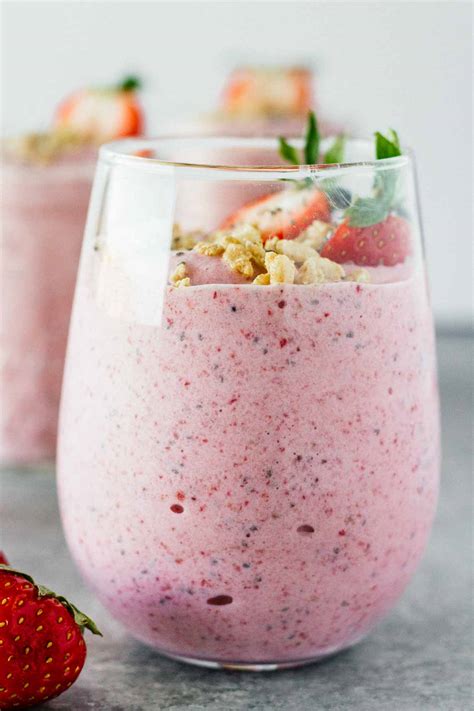 Strawberry Banana Chia Seed Smoothie - Jar Of Lemons