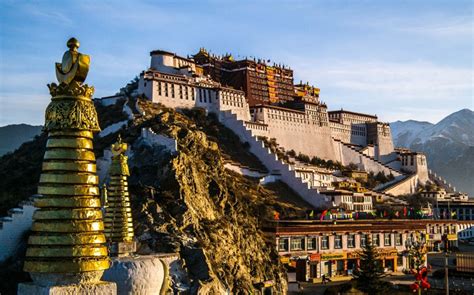 Potala Palace: Dalai Lama's Palace, Architecture, Interior, Travel Info