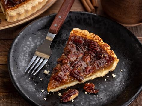 Easy Karo Pecan Pie Recipe | CDKitchen.com