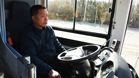 Chinese city completes 5G autopilot bus driving test - CGTN