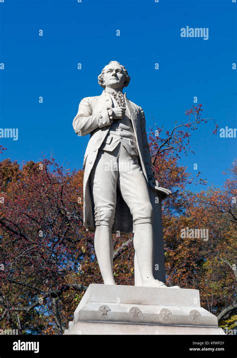 Alexander hamilton statue hi-res stock photography and images - Alamy