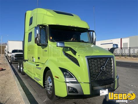 Ready to Work Volvo VNL 860 Sleeper Cab Semi Truck with Very Low Miles ...