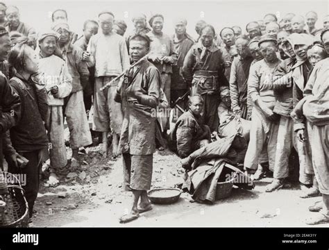 Early 20th century photograph: Daily life, Chinese peasant farm workers ...