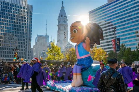 Photos from Philly's Thanksgiving Day Parade, with cute balloons, homey ...