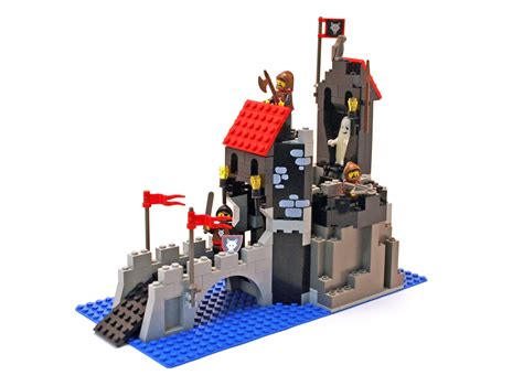 Wolfpack Tower - LEGO set #6075-1 (Building Sets > Castle > Wolfpack)