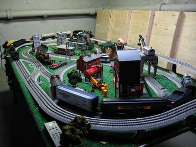 Fastrack 2-Train 4 x 8 Layout - 3 RAIL TRAINS | Lionel trains layout ...