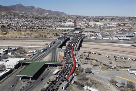 What It's Like To Cross the Mexican-American Border Every Day Through ...