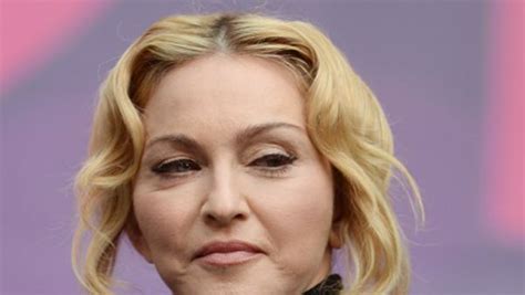 Madonna irriconoscibile a Londra: troppo botox per la stampa inglese