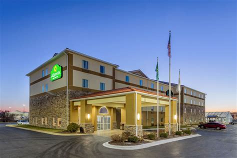 La Quinta Inn & Suites by Wyndham Rockford | Rockford, IL Hotels