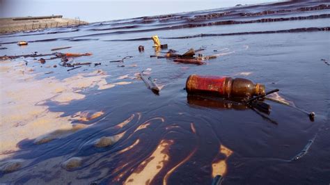 Borneo oil spill costs Indonesia’s poor