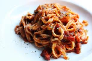 Simple Steps to Make Homemade Spaghetti Sauce With Red Wine - Cuisine Bank