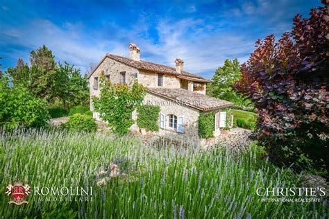 FARMHOUSE FOR SALE IN ITALY